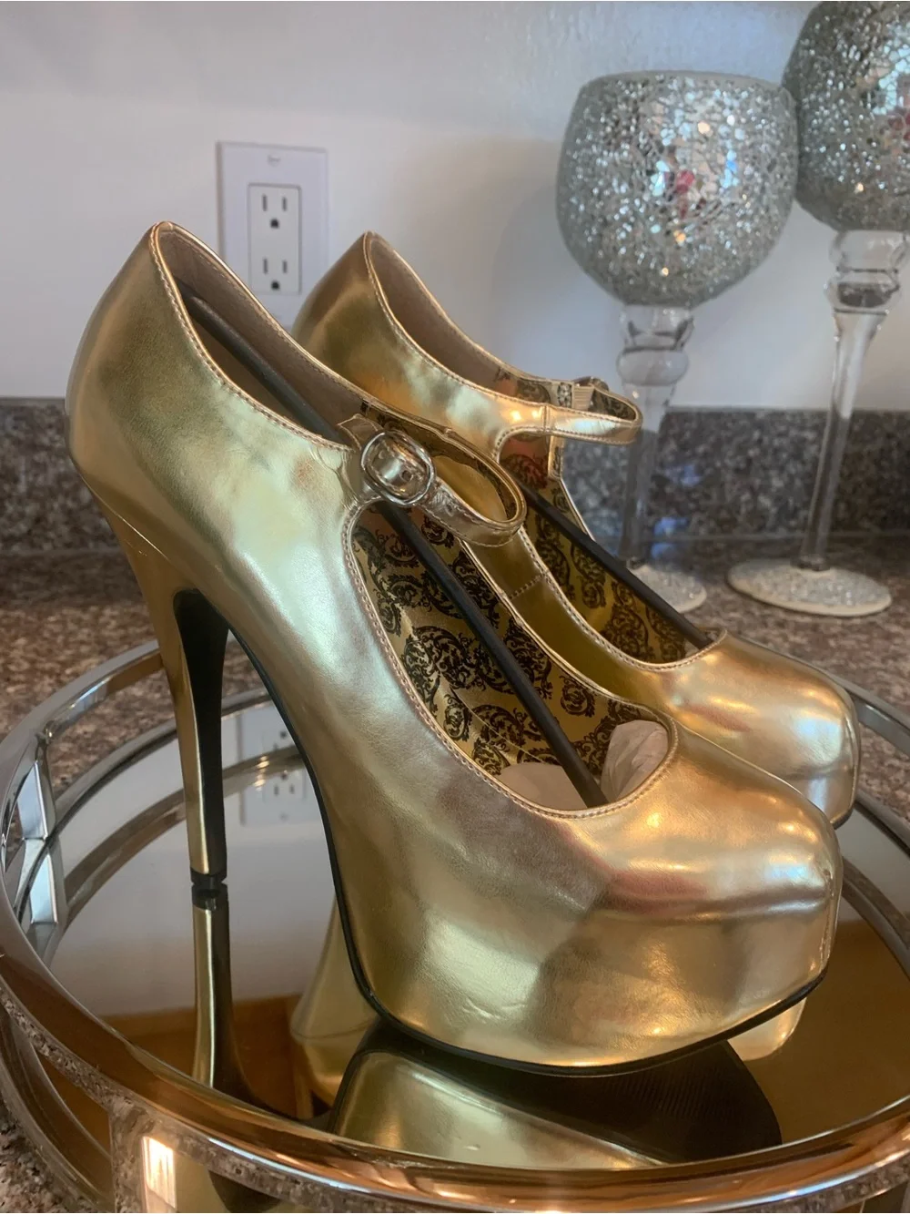 Bordello shiny metallic
